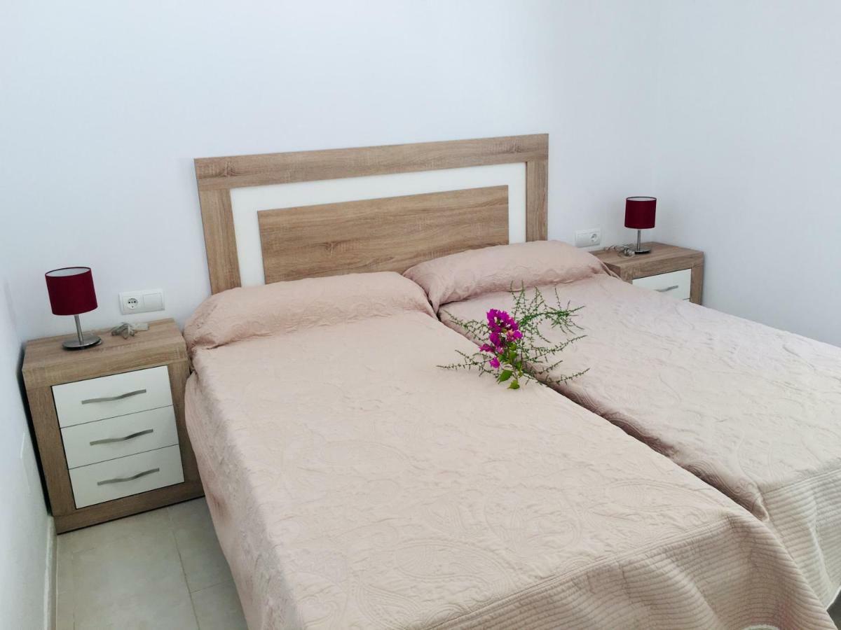 Apartamentos Aguas Blancas Santa Eulària des Riu Extérieur photo